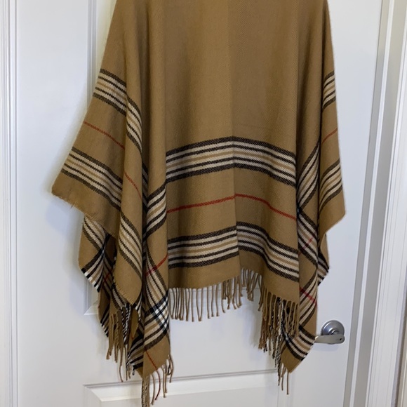 V. FRAAS Plaid Ruana women’s tan red and black open wrap/shawl - Picture 9 of 14